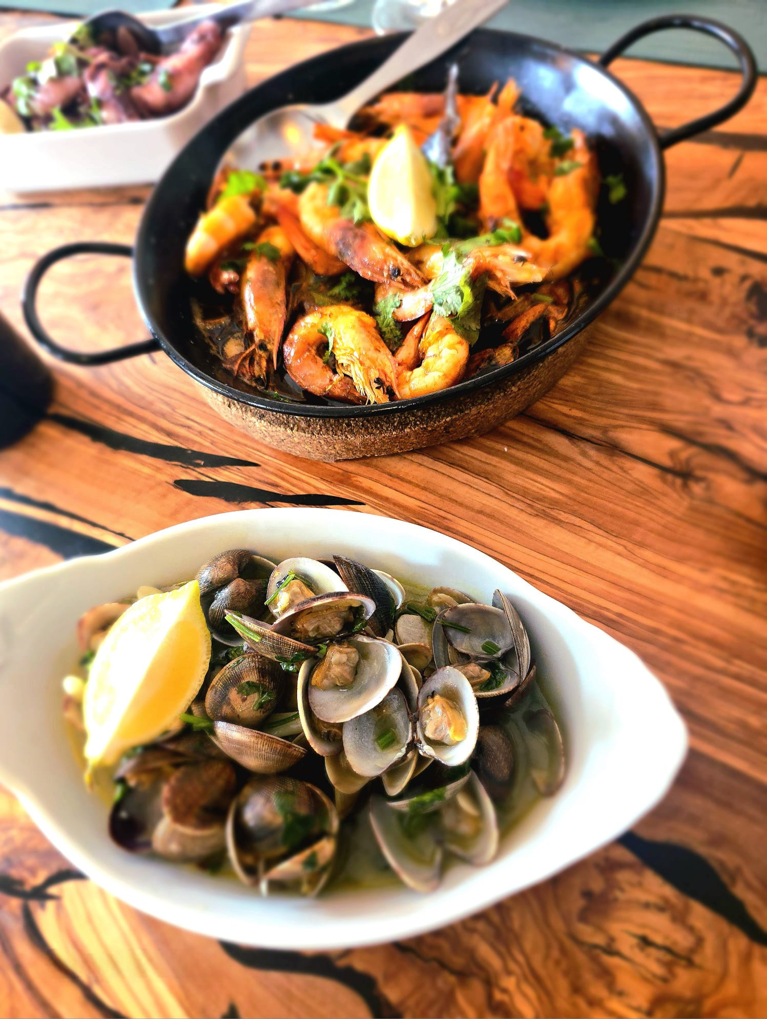 São João. Há filetes de peixe galo, cataplanas e moquecas neste restaurante familiar na Comporta