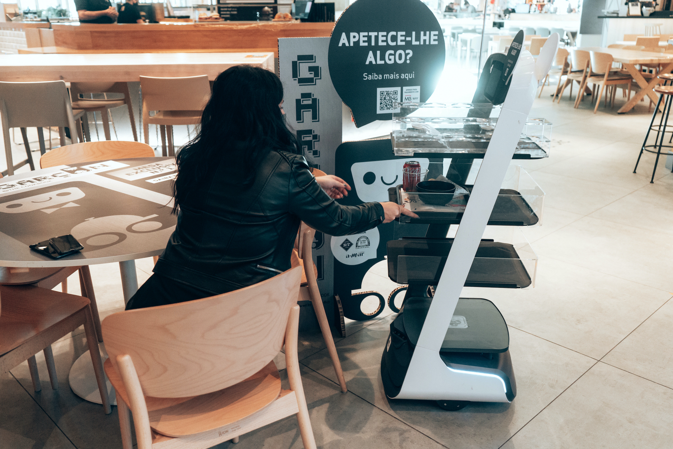 O novo Ambrósio é um robô e este é o primeiro centro comercial a recebê-lo