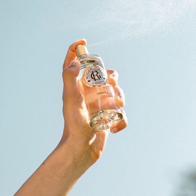 10 brumas corporais frescas, leves e irresistíveis que vão deixar a sua pele cheirosa durante todo o dia