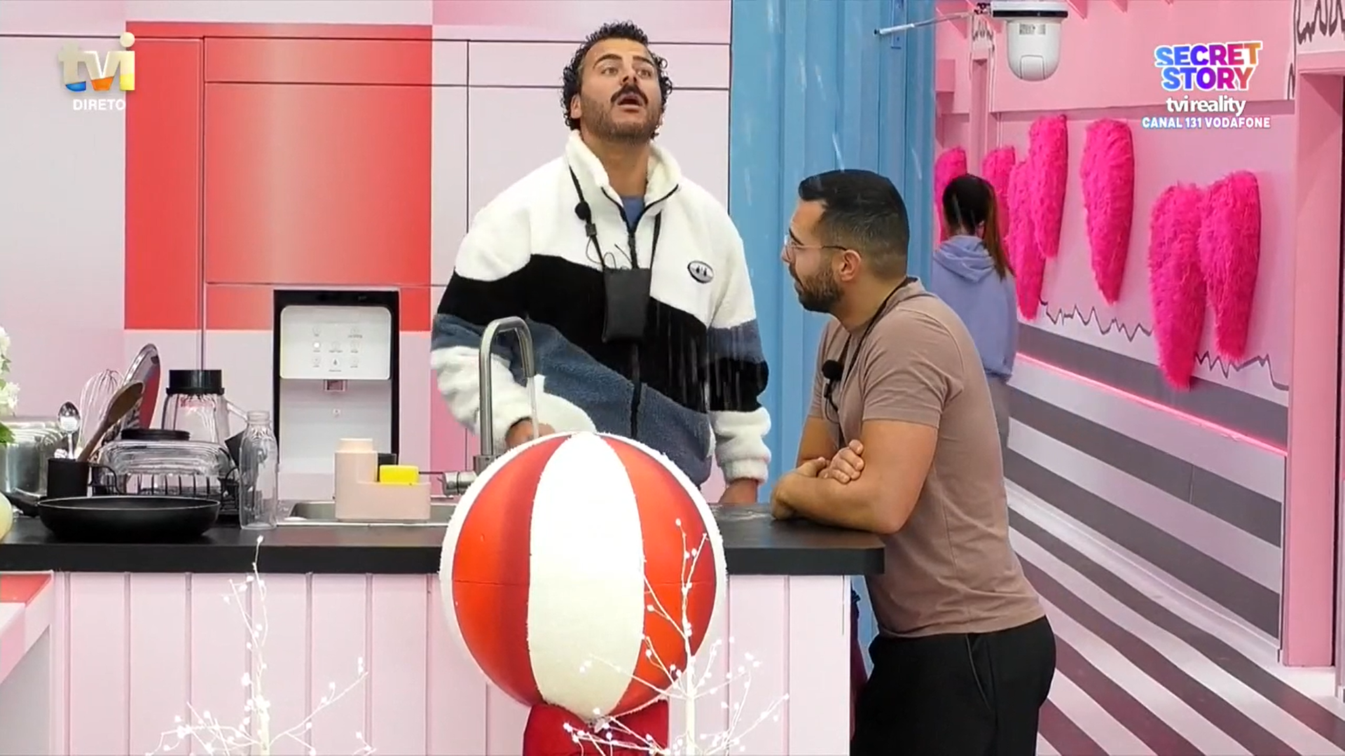 “Secret Story”. João Ricardo atira água a Diogo Alexandre. “Se estivesse no lugar do Diogo, armava logo barraca”