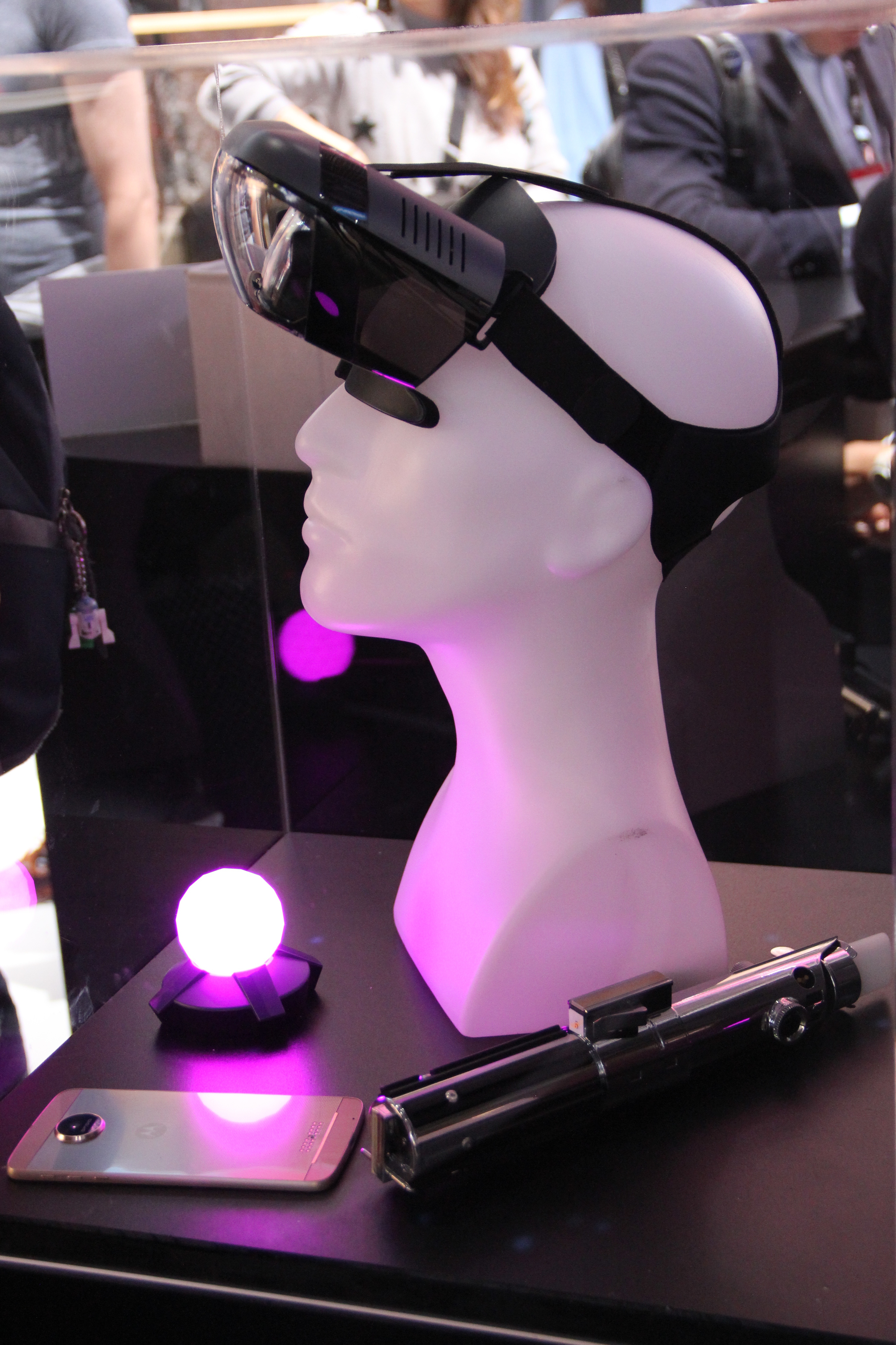 Carina ameaça Pedro e dá pontapé em cadeira: “Se não sair, vou partir-te a boca”