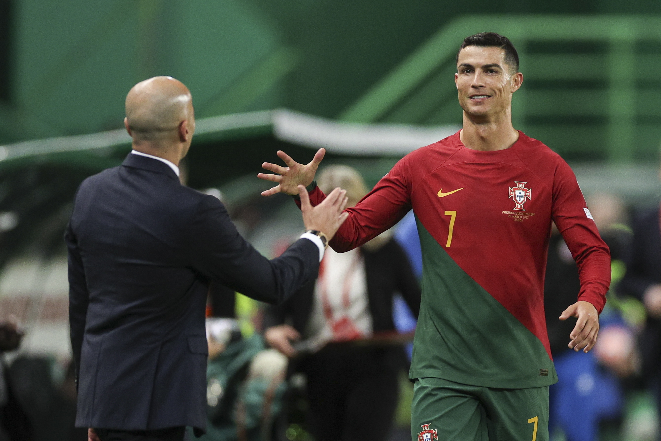 Portugal goleia sobre Liechtenstein na estreia de Roberto Martínez com  Cristiano Ronaldo batendo recorde