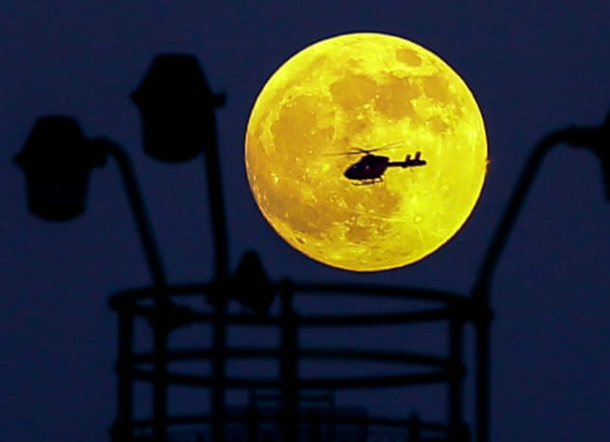 16 fotos da Super Lua Vermelha Sangue de Lobo à volta do mundo (incluindo Lisboa)