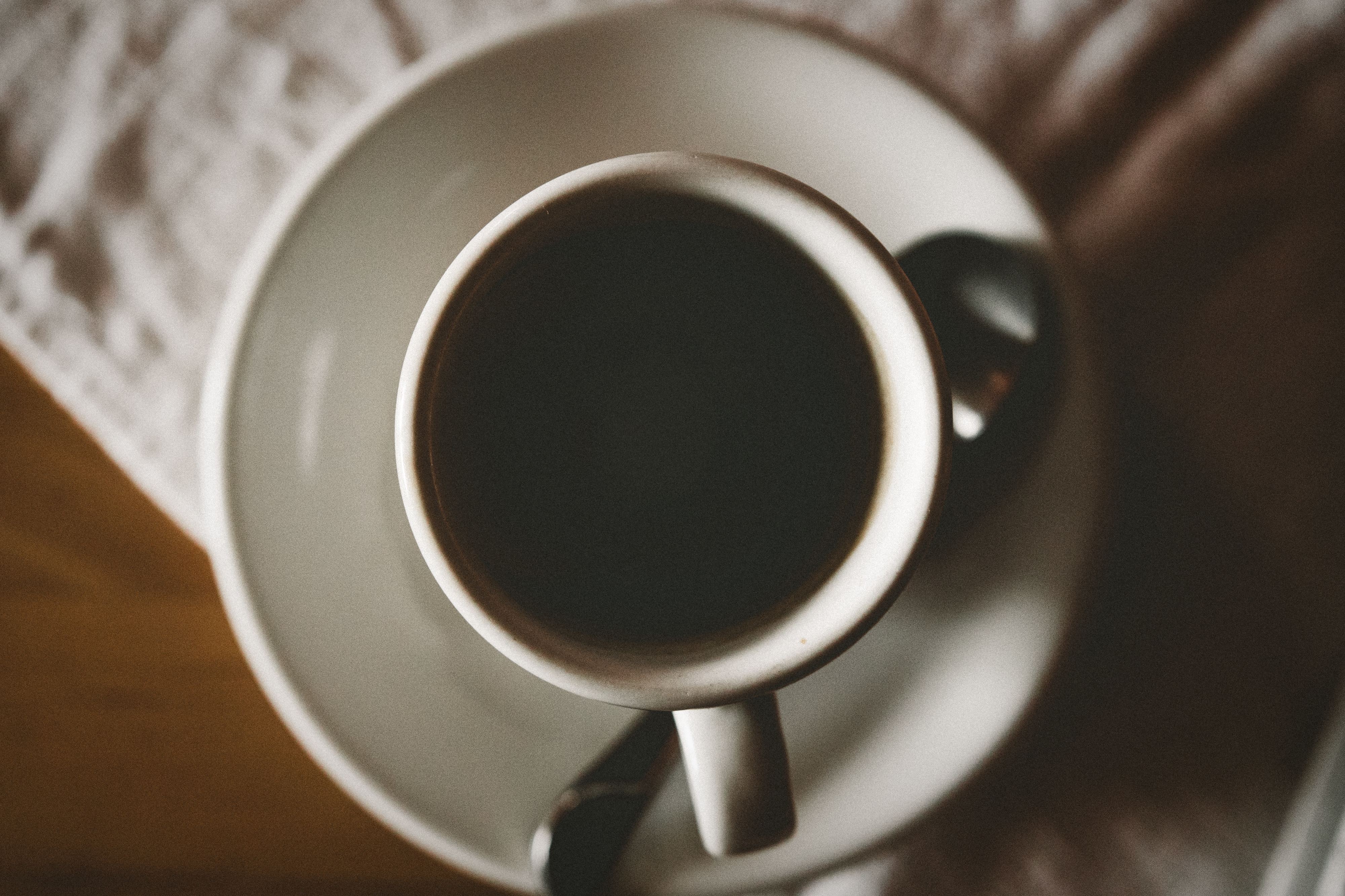 Há cada vez mais pessoas que colocam sal no café. Parece estranho mas há uma razão