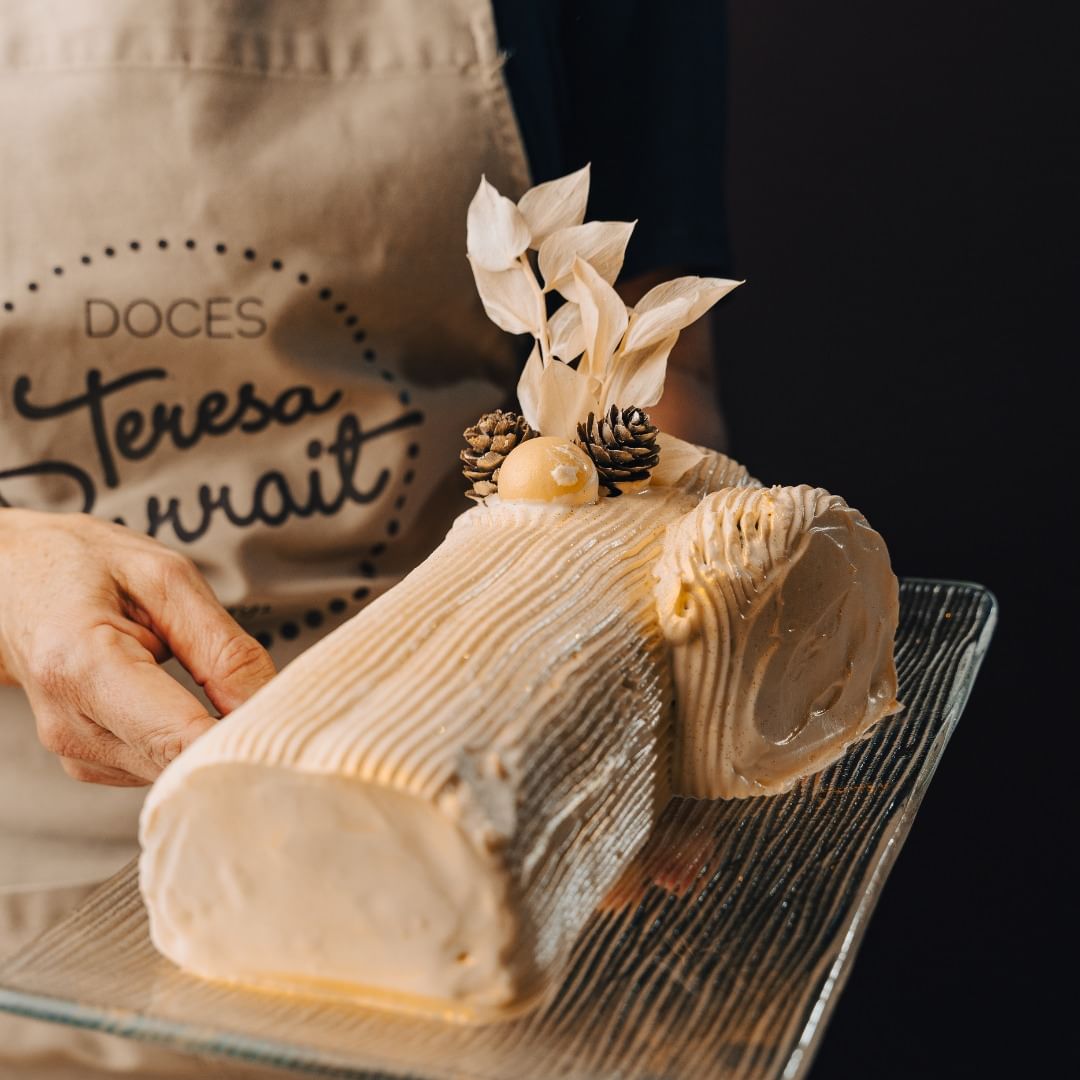 Este tronco de chocolate branco, lima e framboesa pode ser a estrela da sua mesa de Natal