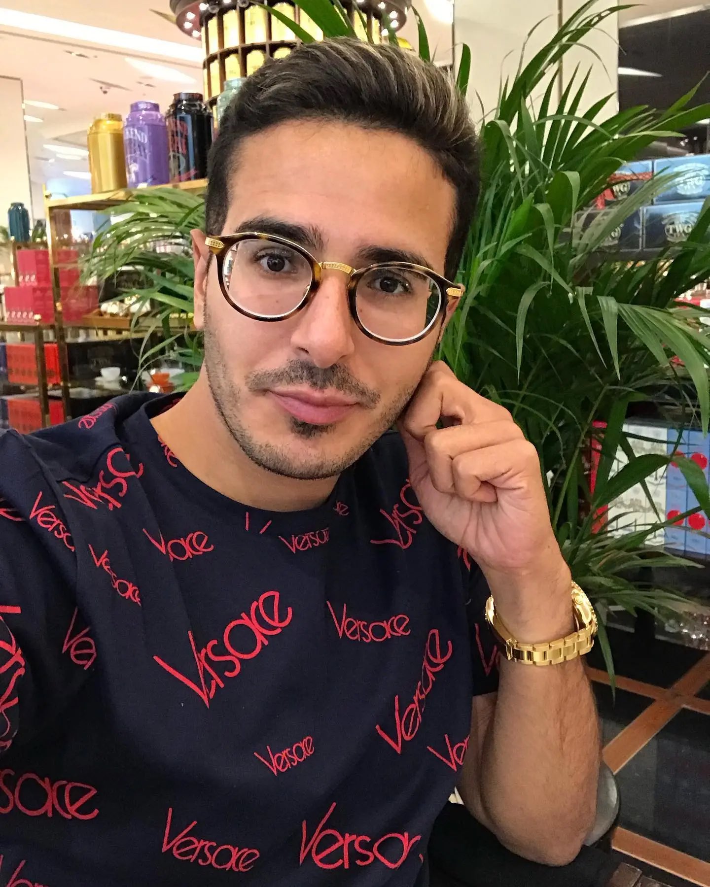 Esqueça o Tinder. Simon Leviev aposta em nova rede social e ganha 30 mil dólares em 3 dias