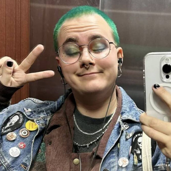 O primeiro membro da realeza europeia transexual não-binário estuda Artes e vive na Bélgica. Conheça-o