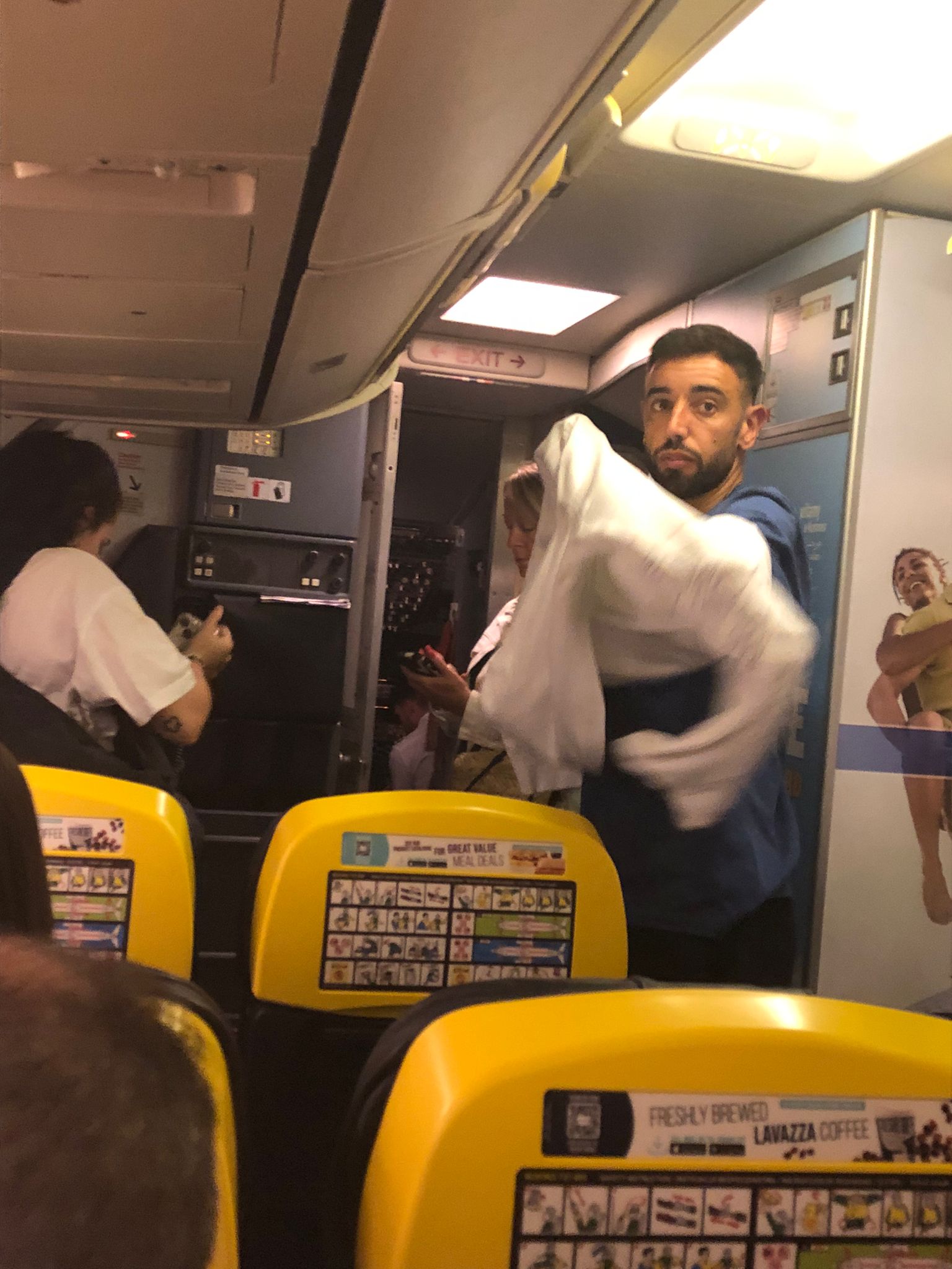 “Bruno com orçamento limitado”. Craque foi para Manchester na Ryanair — quanto custa este voo?