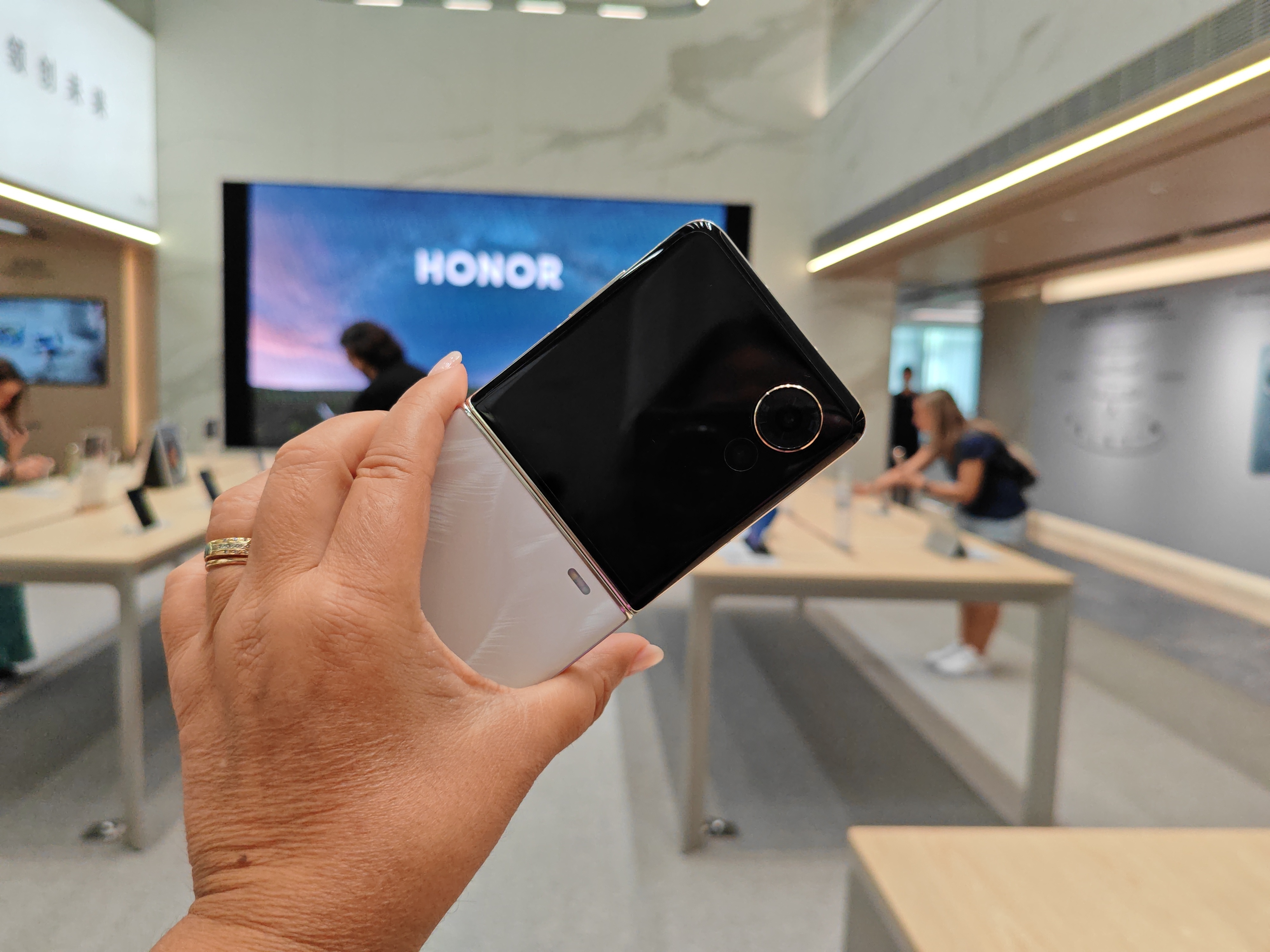 “Formato dobrável pode não ser o destino final dos smartphones”