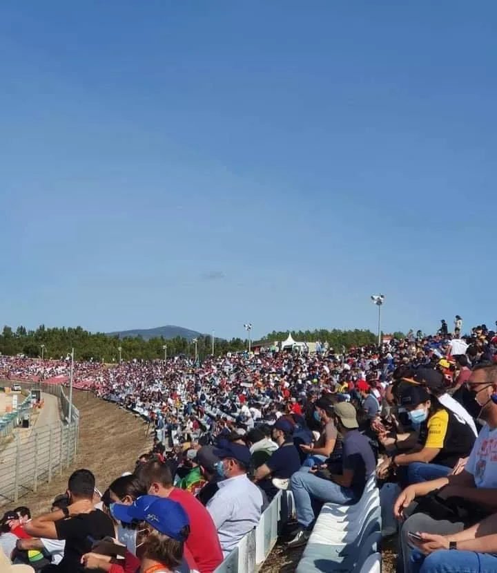 Fórmula 1. Depois de ajuntamentos nas bancadas, quem não cumprir as regras é expulso do autódromo de Portimão