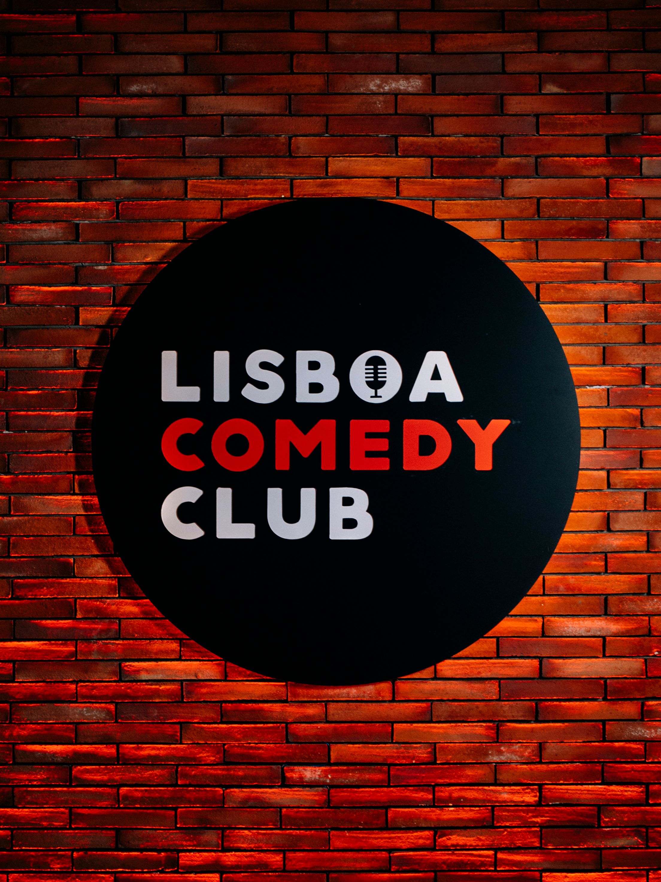Lisboa Comedy Club. Quem disse que não pode ir a um clube de comédia sem sair de casa?