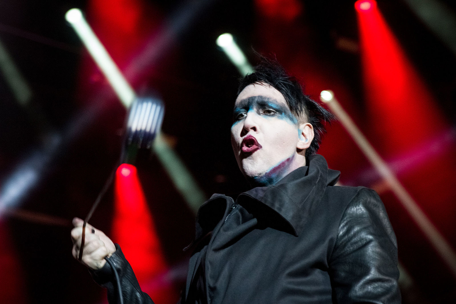 Polícia faz buscas na casa de Marilyn Manson, que está a ser investigado por agressão sexual