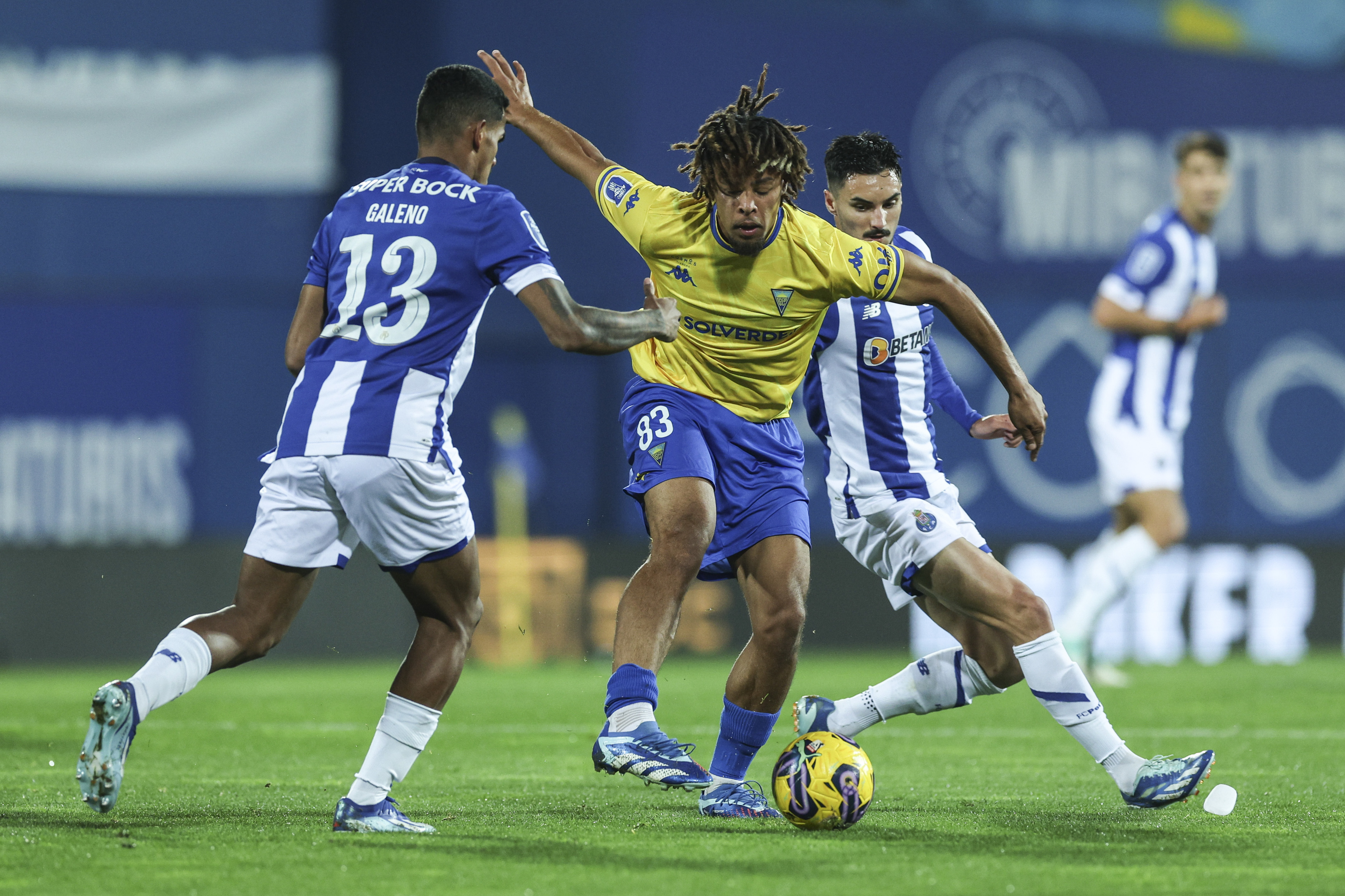 Lateral do Coimbra se destaca na Liga Sub-23 de Portugal - Lance!