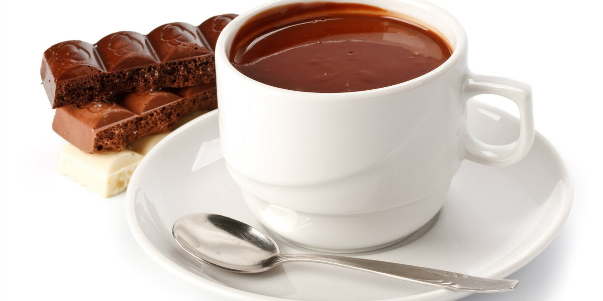 Чай и плитка шоколада. Горячий шоколад 200 мл. Шоколад напиток. Кружка какао. Чашка горячего шоколада.
