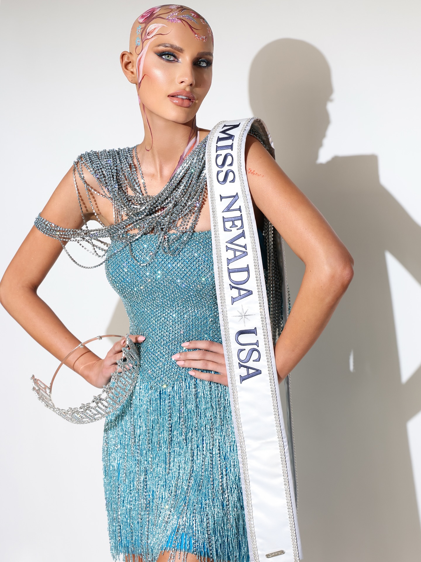 Mary Sickler é a 1.ª modelo do Miss USA com alopecia e desfila sem peruca. Veja o momento (e 15 fotos)