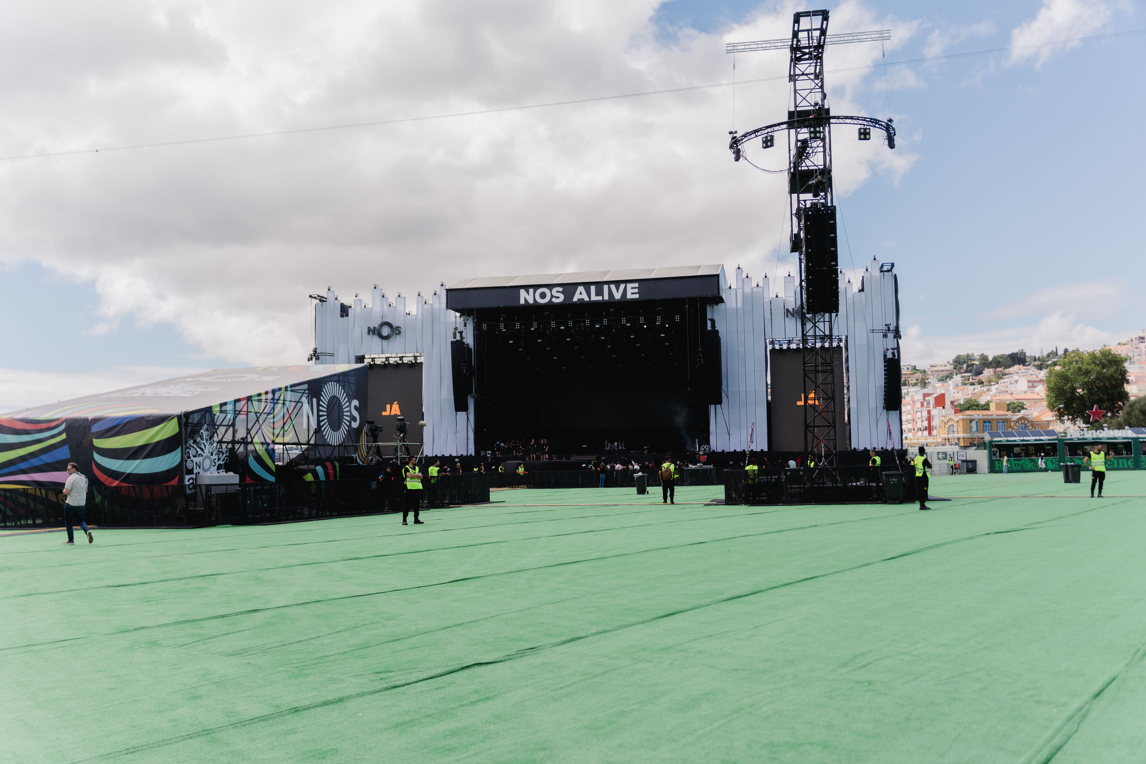 O NOS Alive já começou. Do preço da imperial aos restaurantes, 10 coisas que precisa de saber