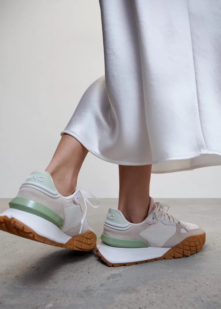 11 pares de sapatilhas giras e confortáveis a partir de 15€ para chegar a todo o lado sem dores nos pés