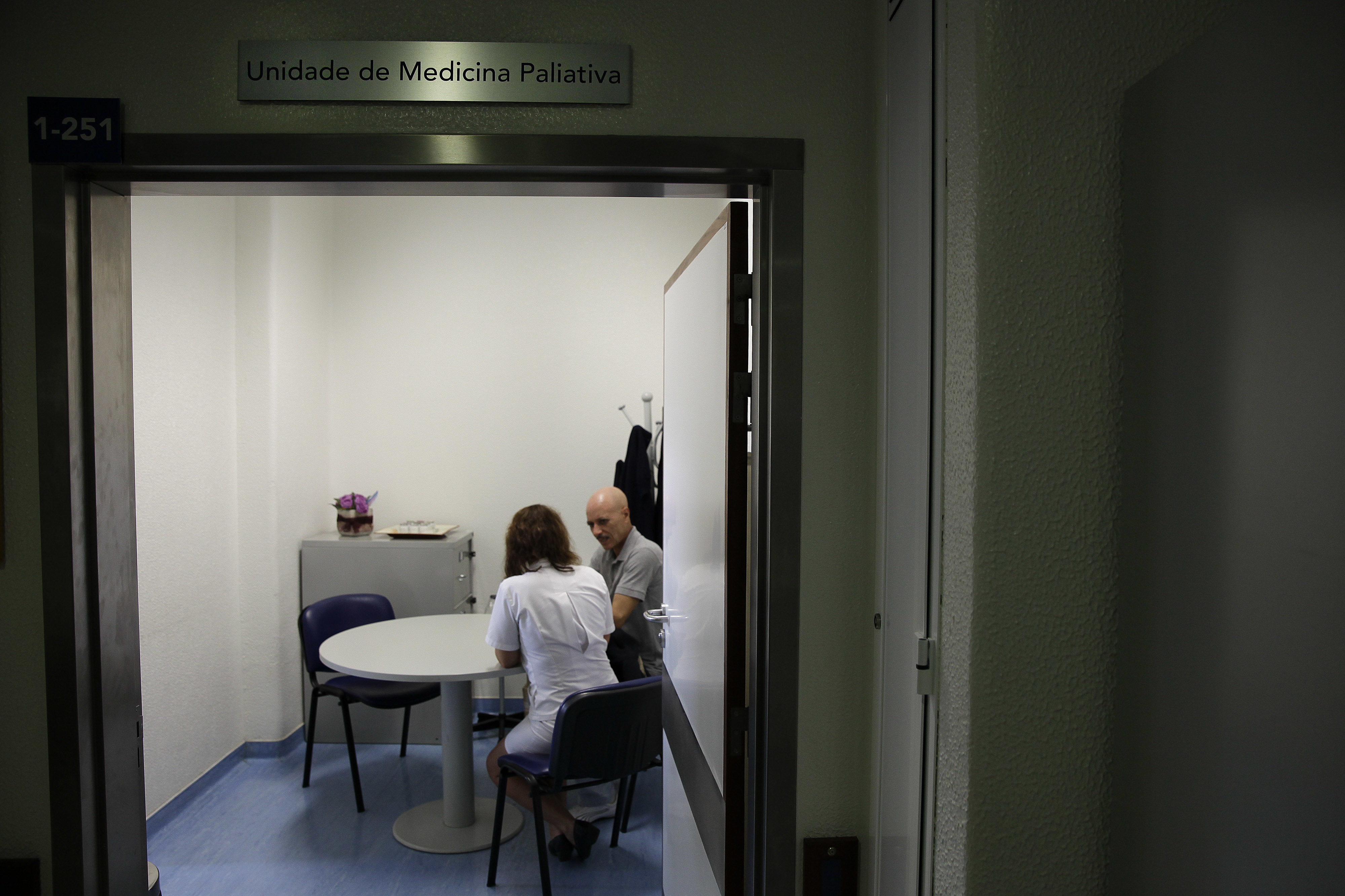 Pode uma vacina eliminar tumores? Há otimismo num estudo "sem precedentes"