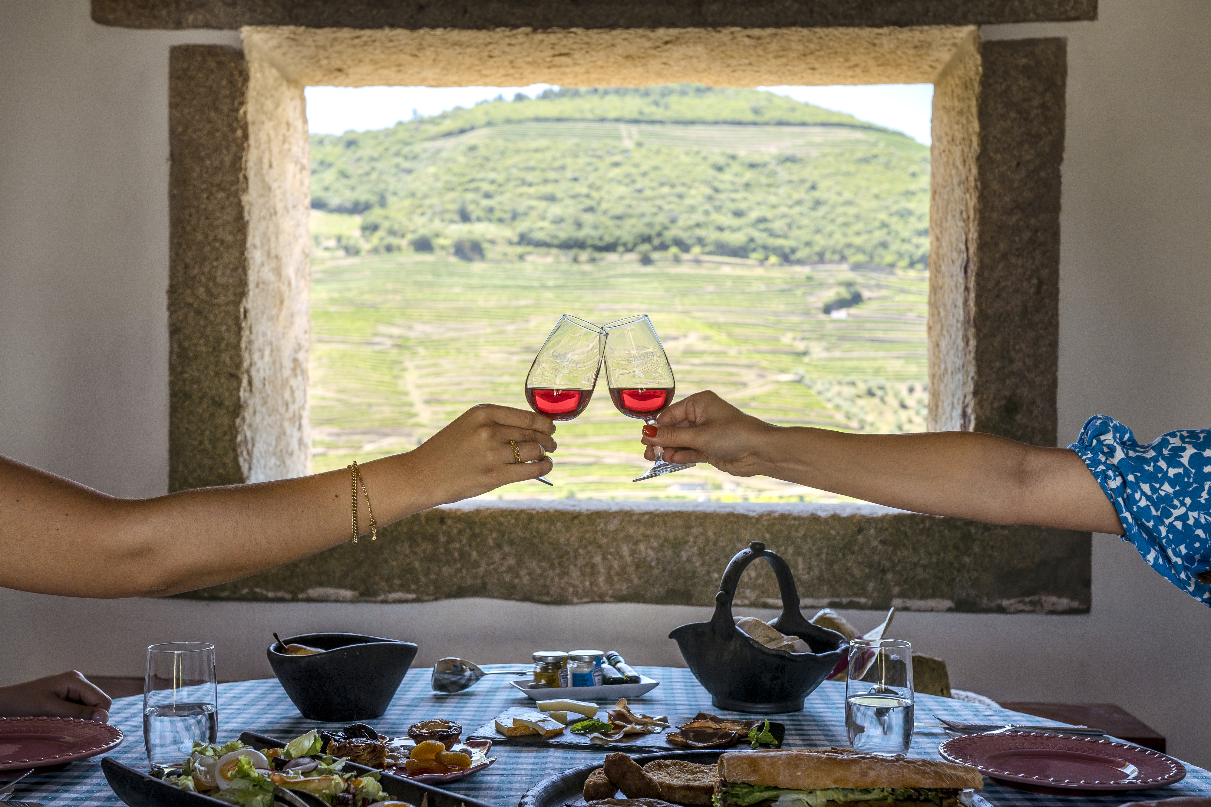 Pronto para a vindima? Na Quinta da Roêda, há pisa da uva, passeio pelas vinhas e piquenique