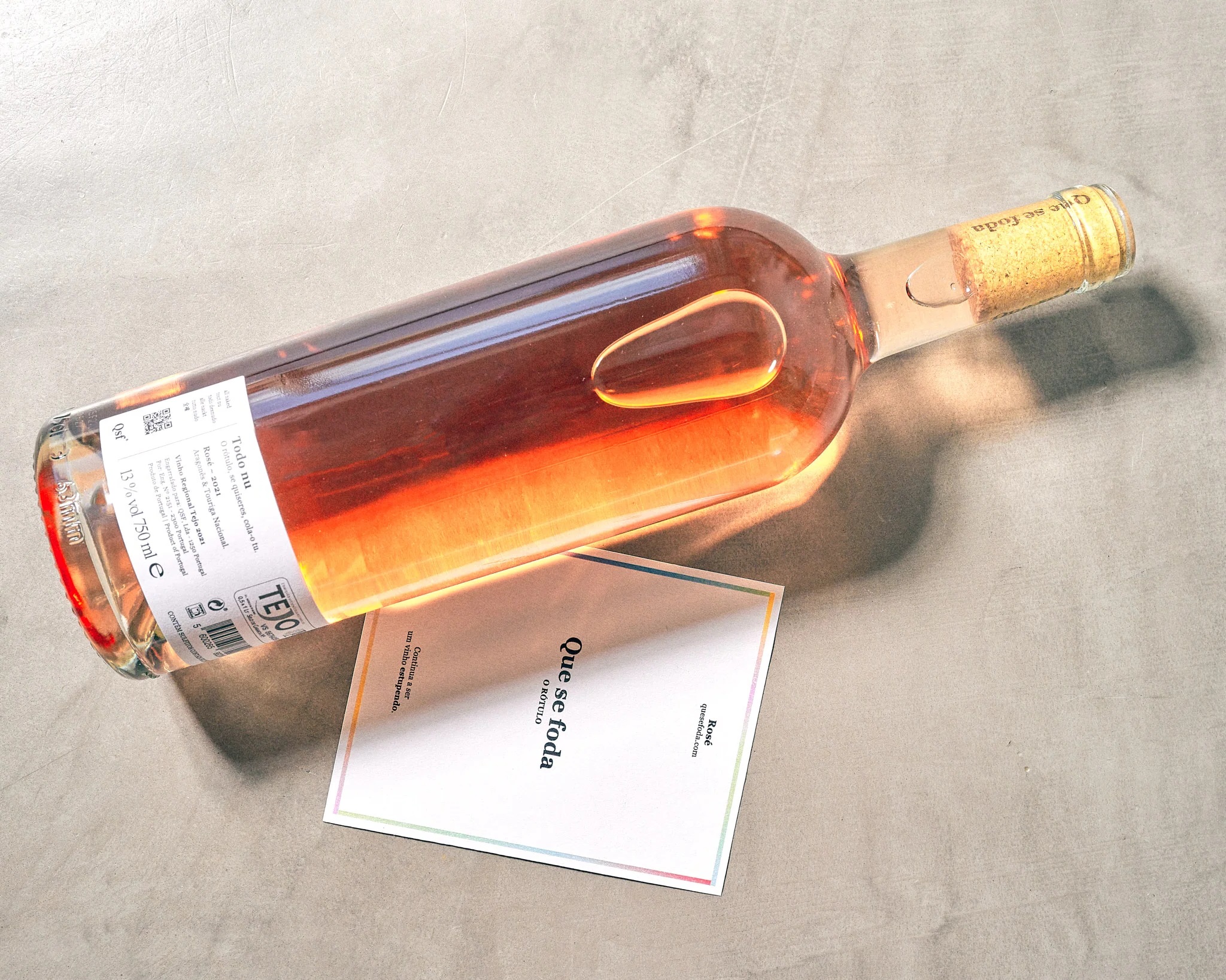 Todo Nu. Que Se Foda lança novo vinho (e se comprar mais do que uma garrafa, tem desconto)