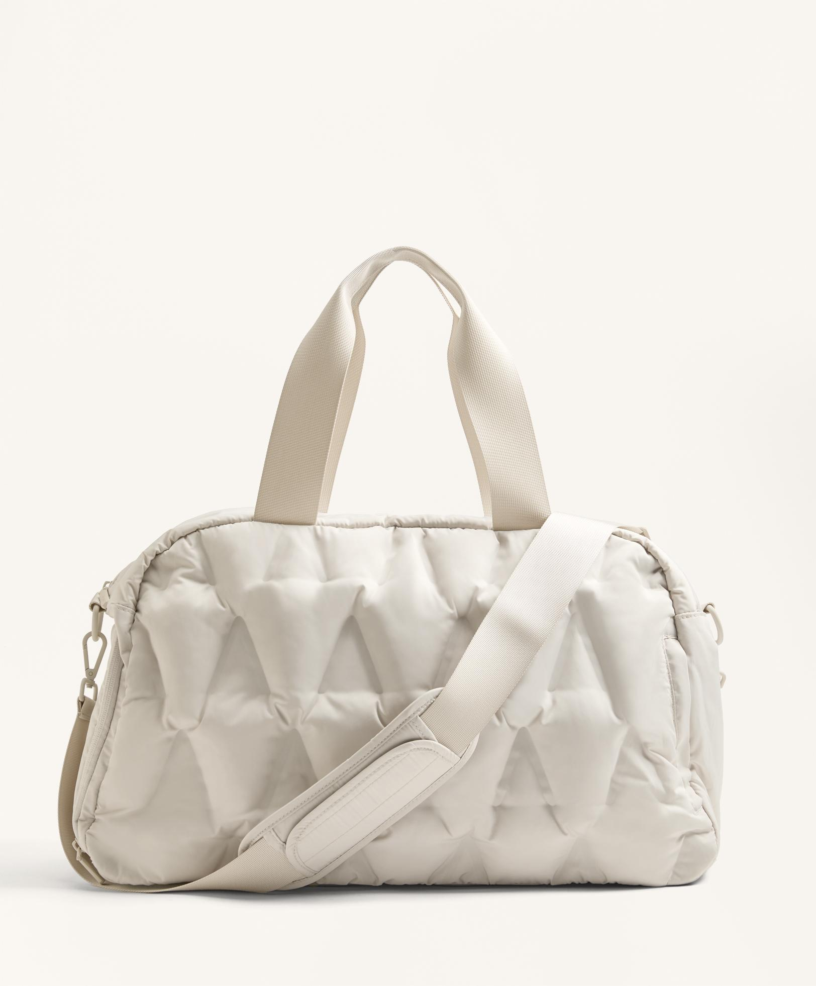 10 opções de malas de ginásio práticas e cheias de estilo (desde 14,90€)