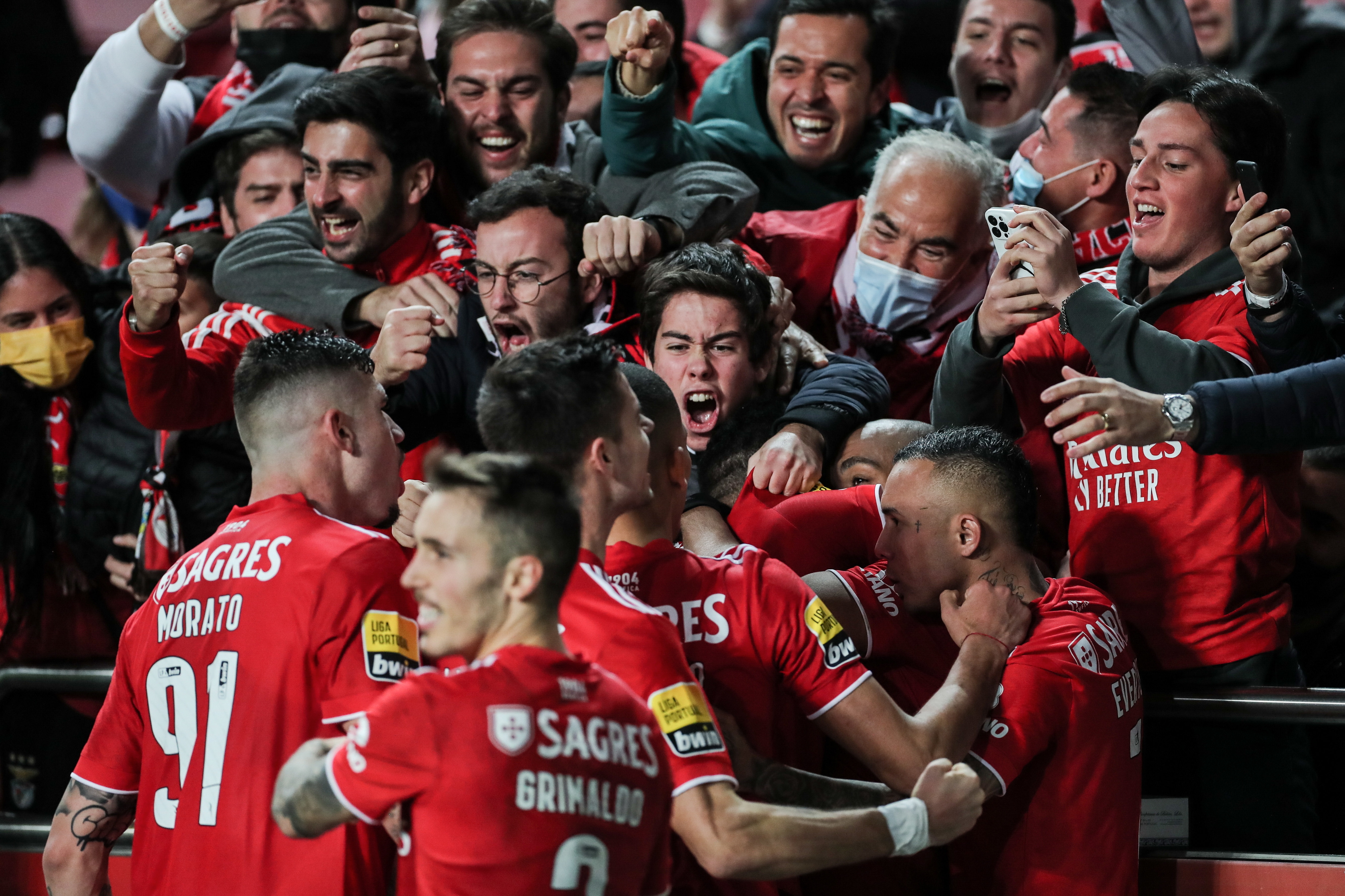 Nélson Veríssimo colocou o lugar à disposição após o empate (1-1) com o  Moreirense, na Luz, a 15 de janeiro, alegando que os jogadores o viam como  um treinador a prazo. Rui