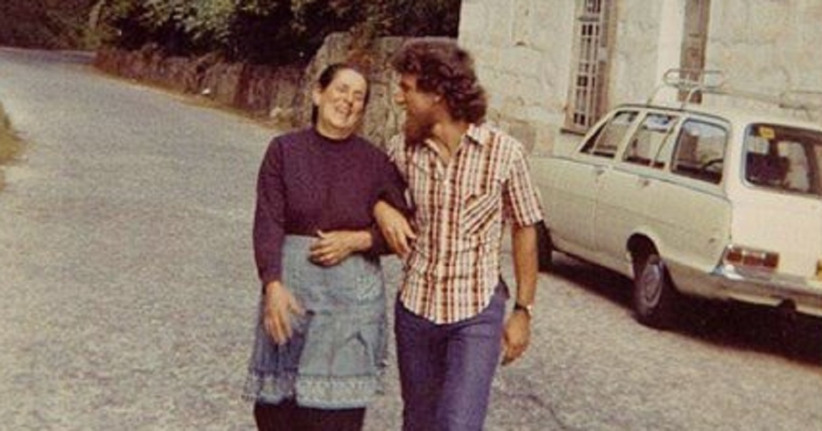 Revelada foto histórica e inédita de António Variações com a mãe em 1972