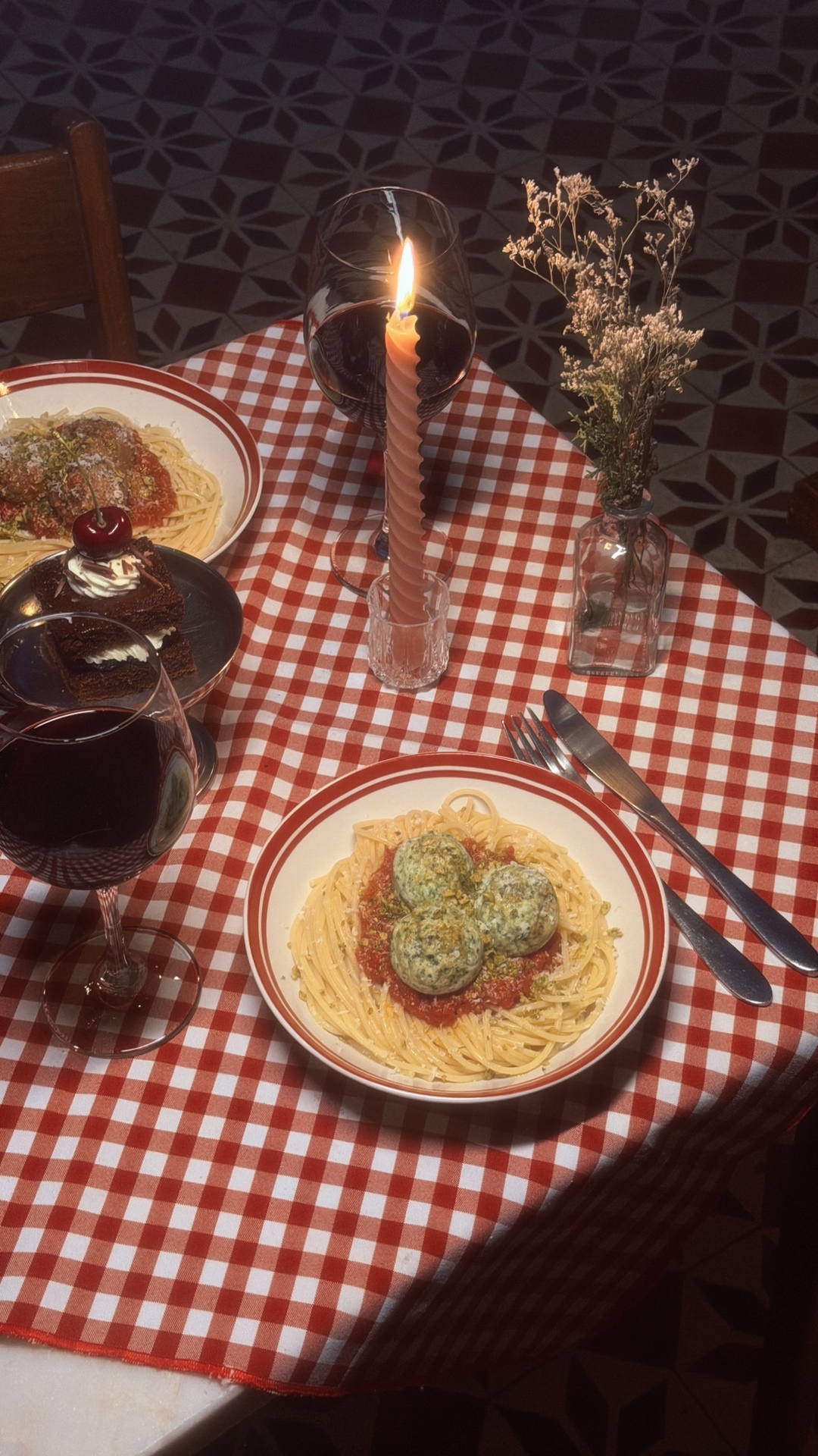 Neste restaurante em Lisboa, o Dia dos Namorados celebra-se à “Dama e Vagabundo”. Perceba porquê