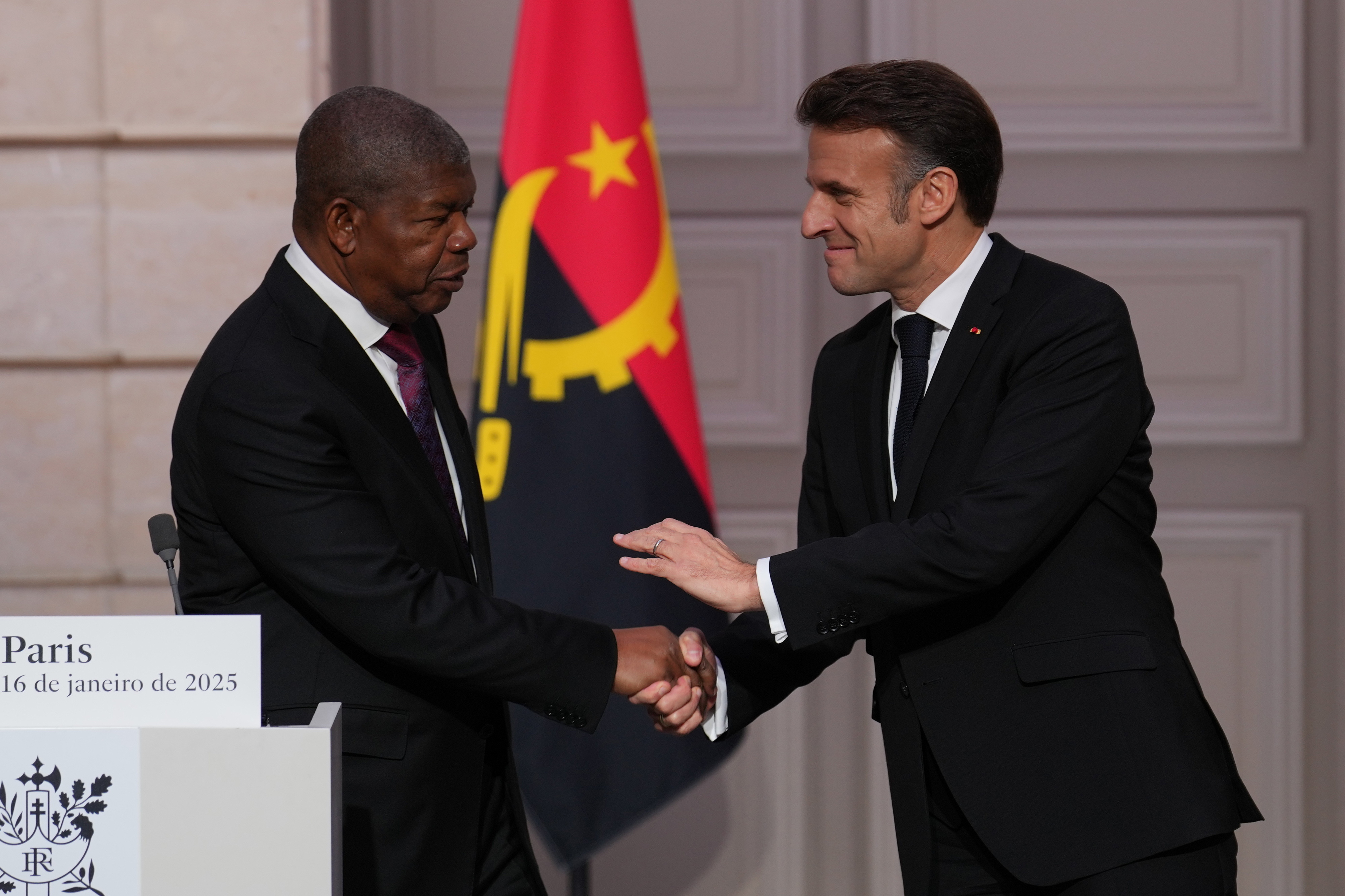 França e Angola assinam contratos de cooperação e investimento no valor de 430 milhões de euros