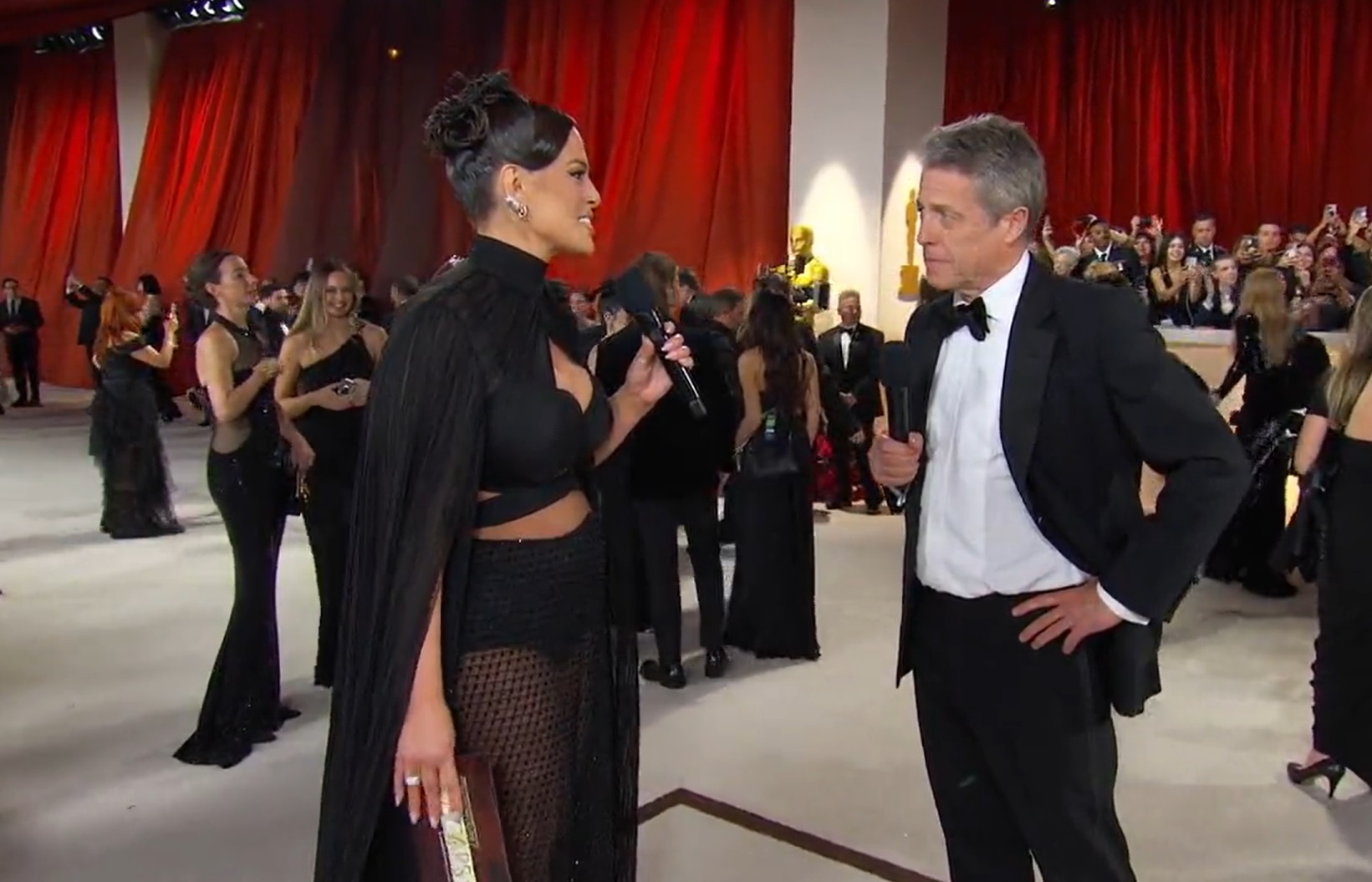 Hugh Grant a ser um “idiota” na passadeira dos Óscares é o momento mais “segunda-feira” que vai ver hoje