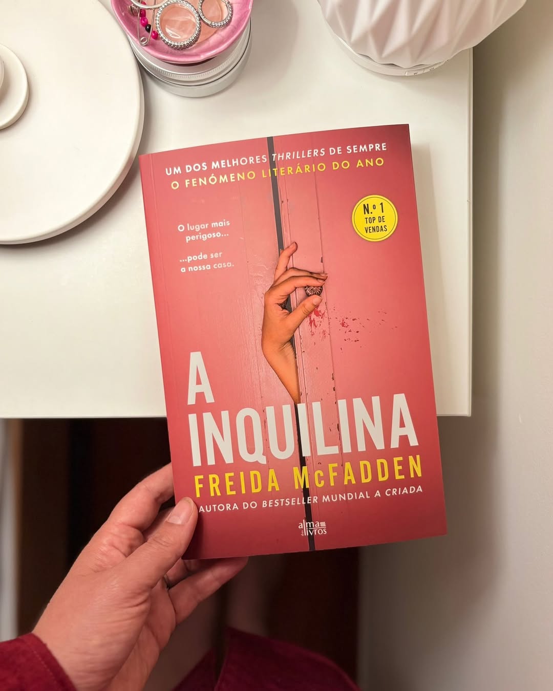 A rainha dos thrillers está de volta. Saiba tudo sobre os novos livros imperdíveis de Freida McFadden