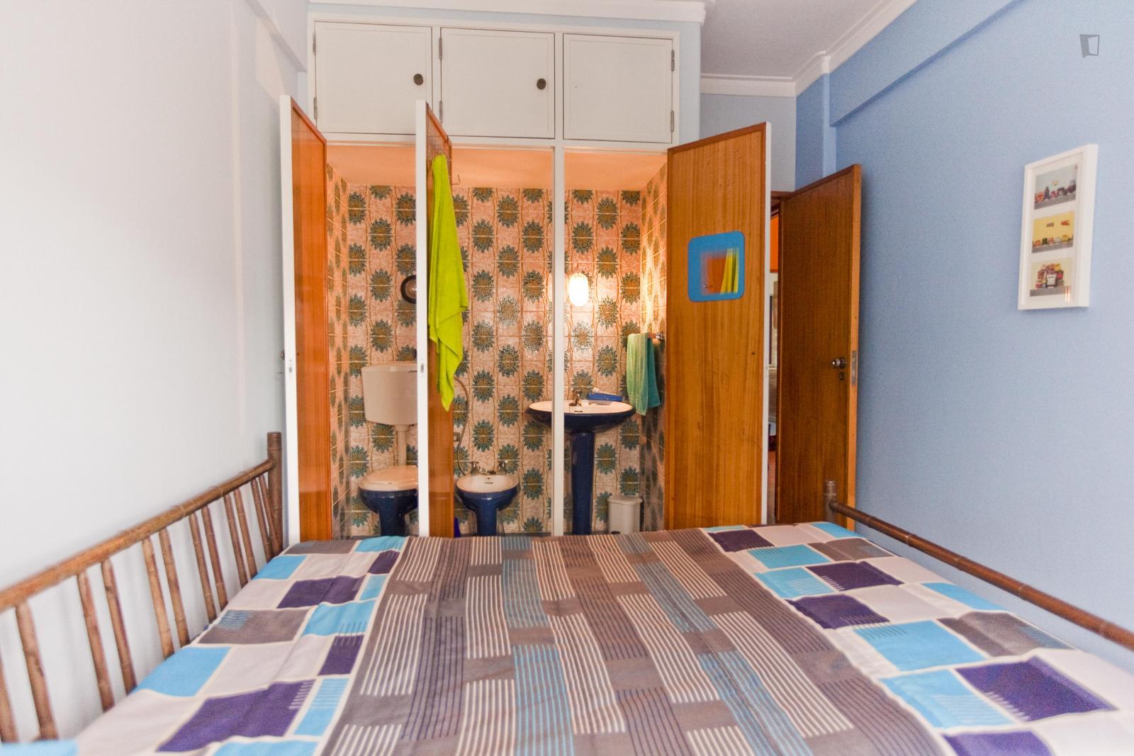 As situações mais absurdas que encontrámos em quartos para arrendar em Lisboa