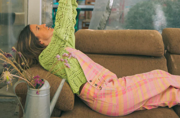 A marca das jardineiras mais giras para crianças acabou de lançar uma coleção para mulher. Veja os modelos