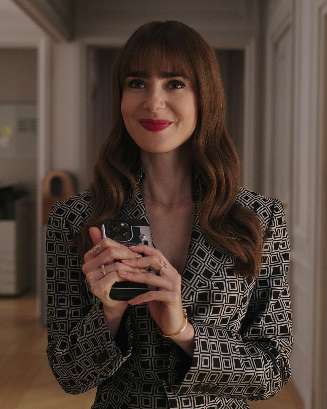 Emily já não está em Paris e “Squid Game” em dose dupla. Conheça as novidades da Netflix pra os próximos meses