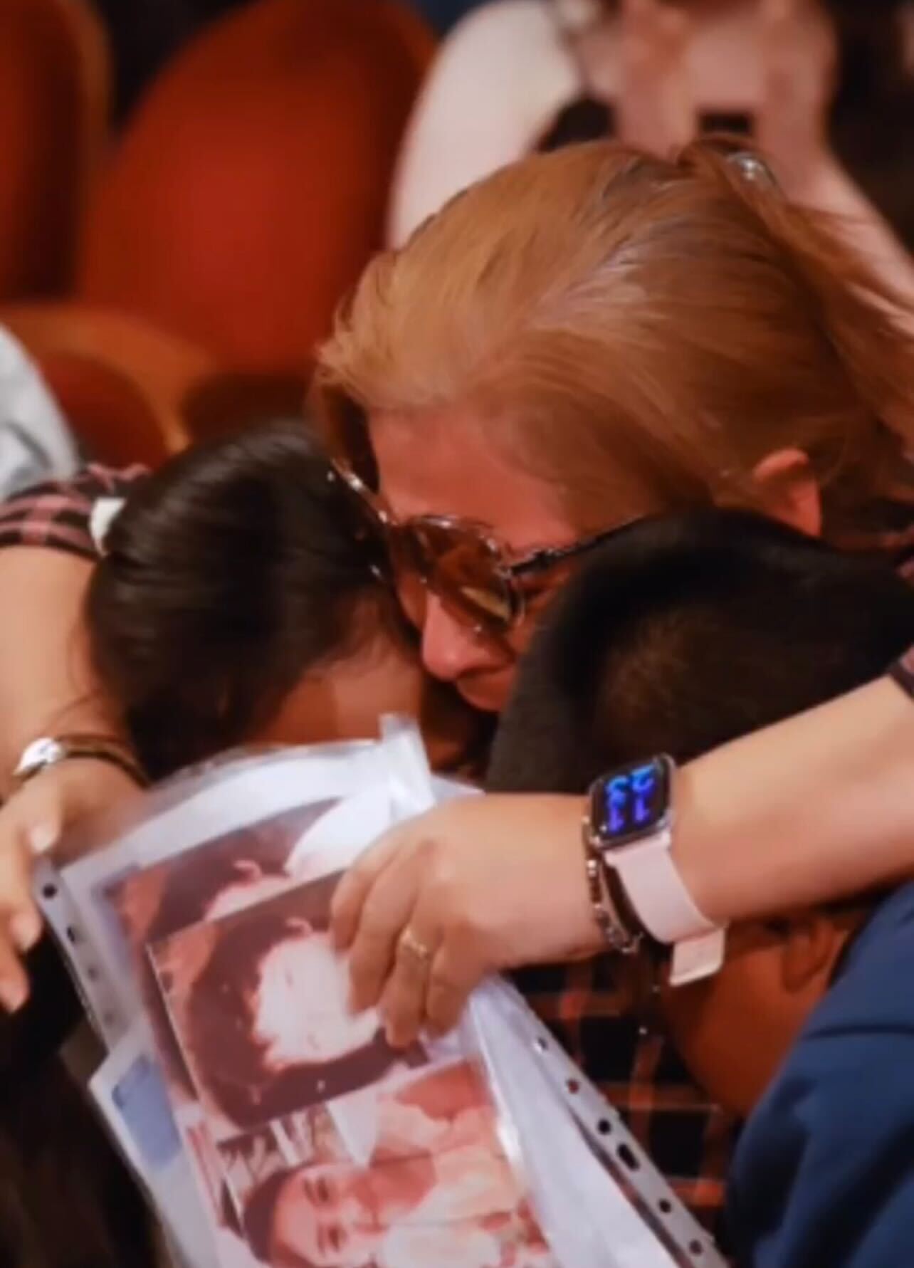 Vencedora do primeiro prémio da lotaria espanhola estava na plateia do sorteio. Veja o vídeo