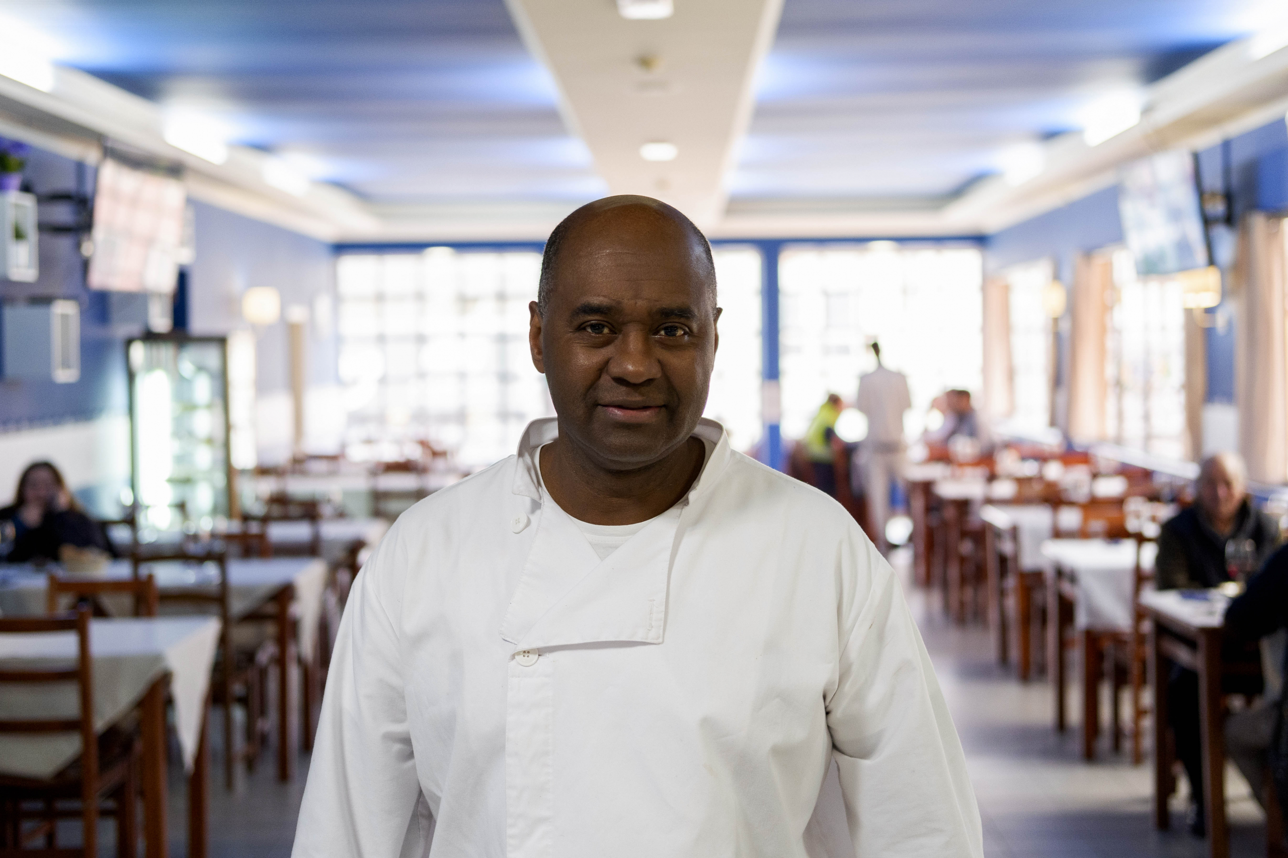 “Não coloquei os óculos para ler direito e quando acabei de assinar estava lá ‘Pesadelo na Cozinha’ e eu: ‘Ai'”
