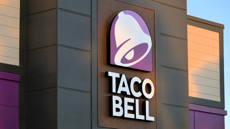 Entre loops ou um pedido de 18 mil águas aceite, Taco Bell cancela IA e volta aos assistentes humanos