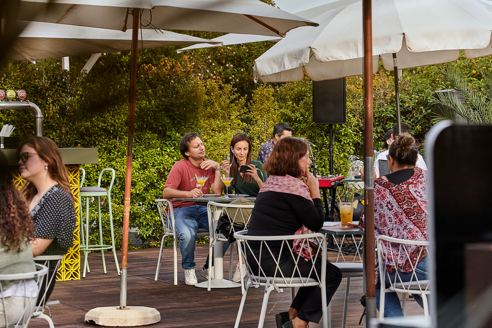 Fiesta, salsa e deliciosas caipirinhas de maracujá. Tem de conhecer a Roda de Samba do Lat.A