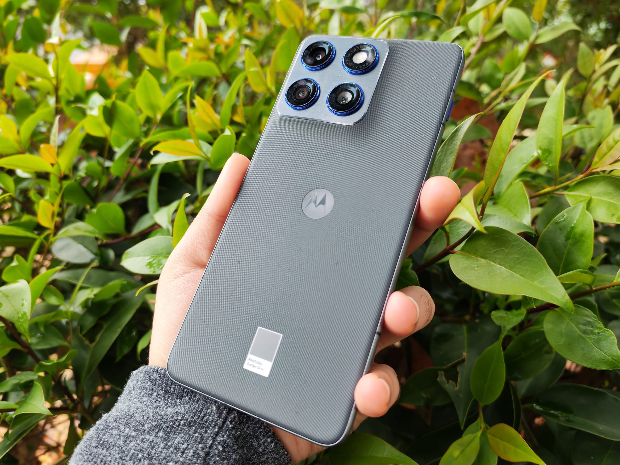 Motorola Edge 70 impressiona pelo design ultrafino, mas consegue aguentar a “pedalada” do dia a dia?