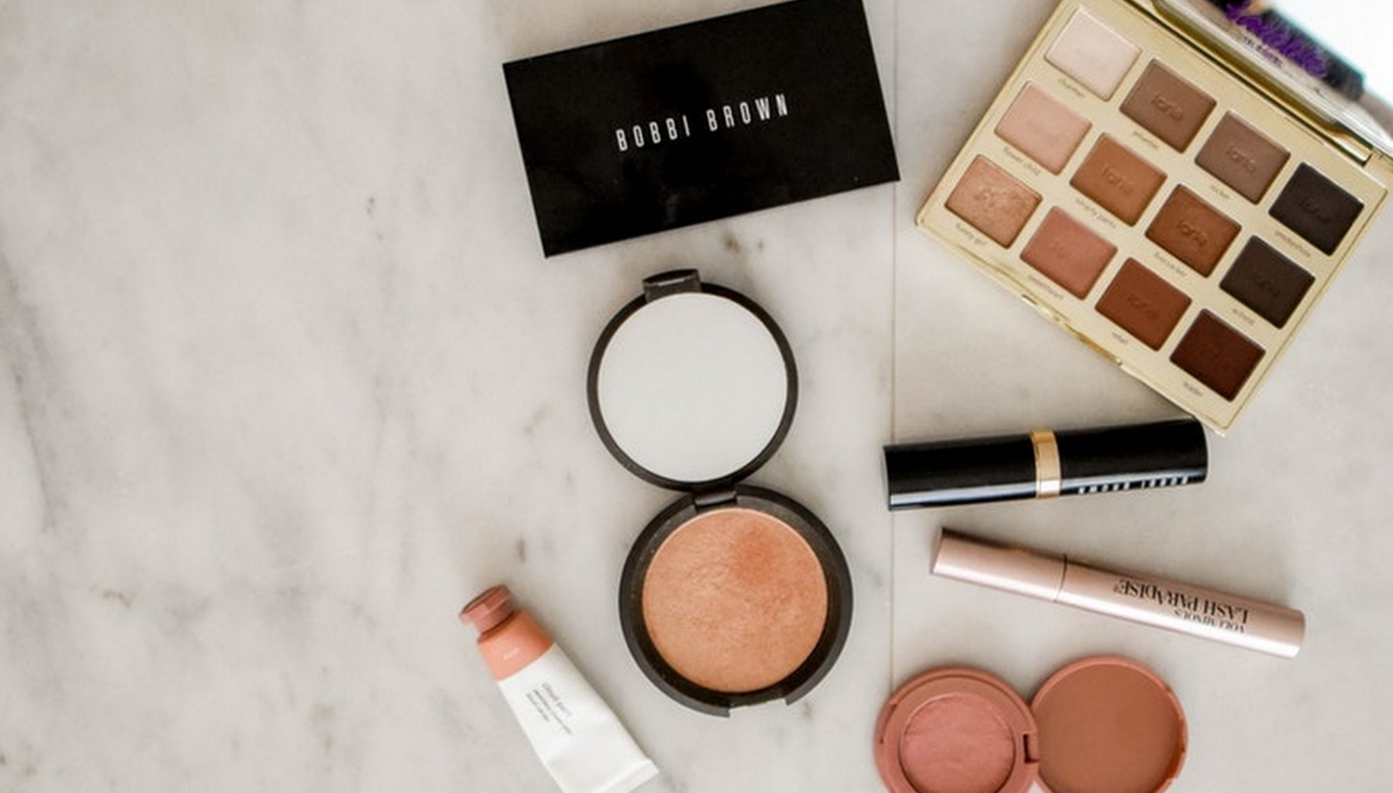 5 essenciais de maquilhagem para as noites de verão