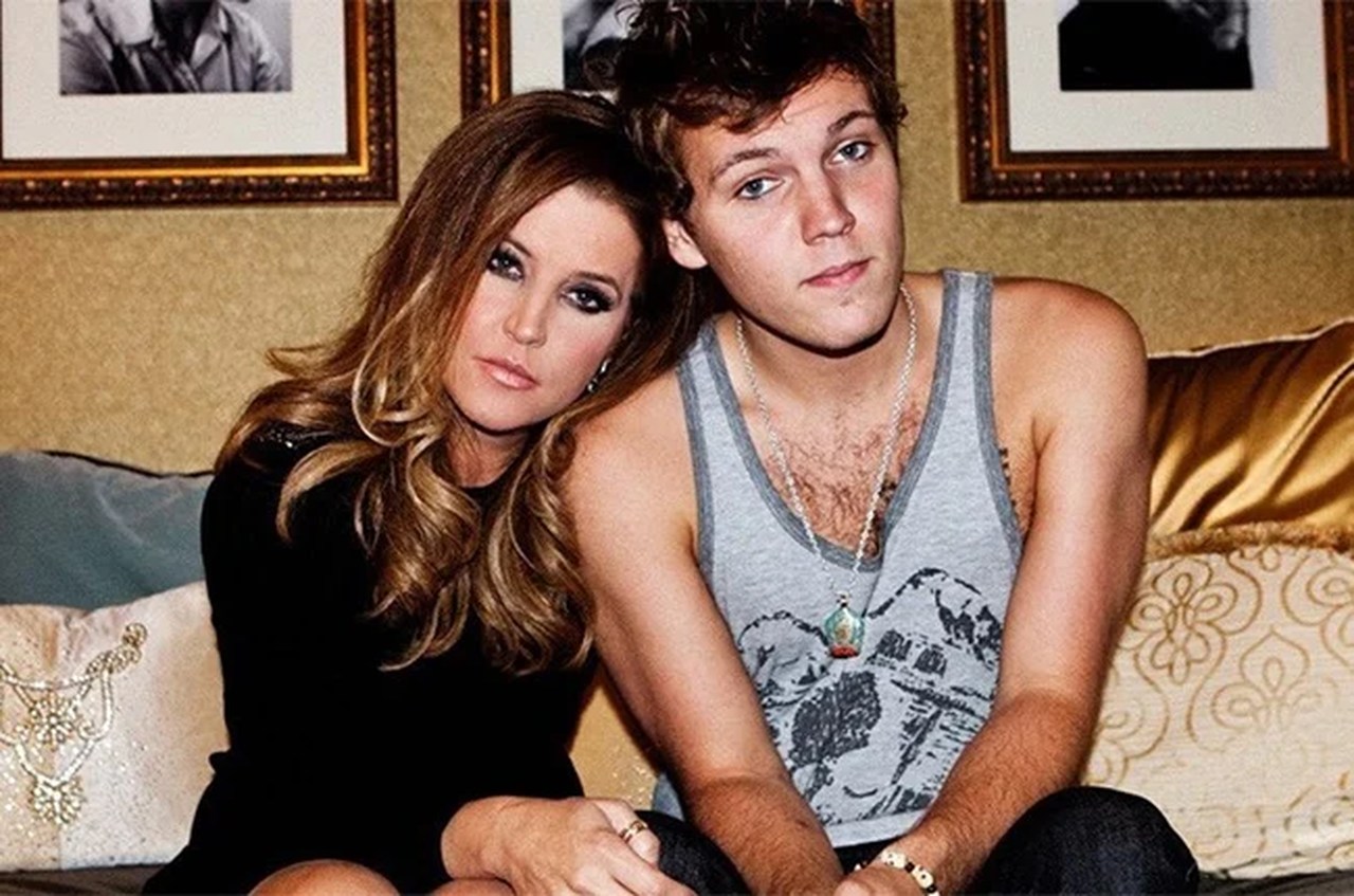 Neto de Elvis Presley encontrado morto aos 27 anos na sua mansão na Califórnia