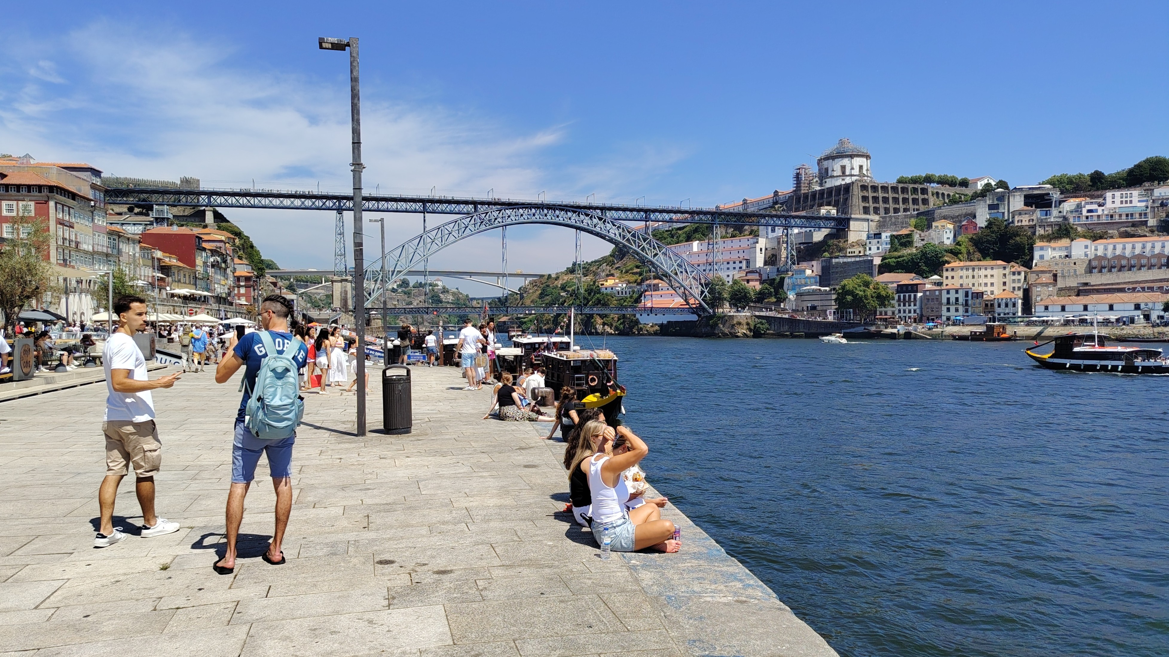 Ribeira do Porto: Entre o turismo e a especulação imobiliária, a alma tripeira ainda vive aqui