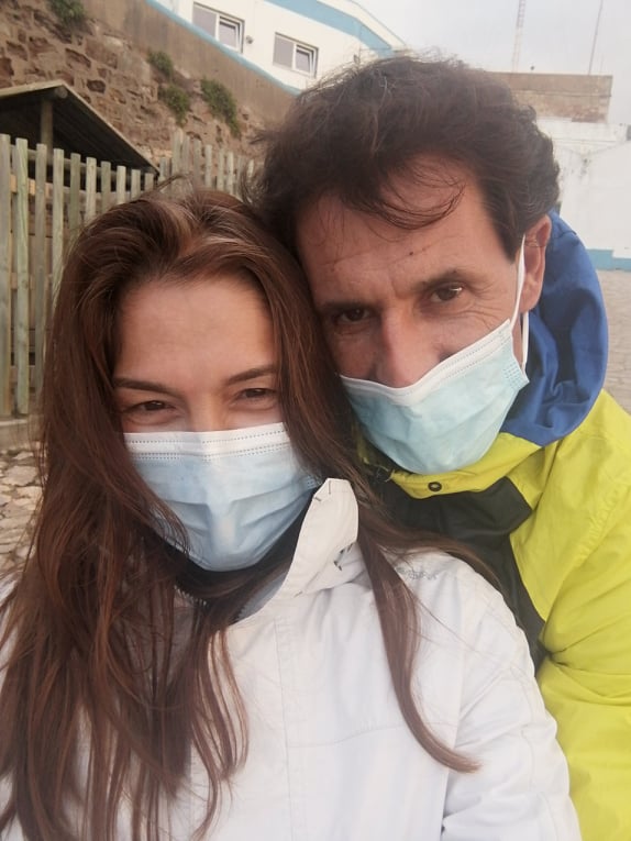 Amor em tempos de COVID. Eles apaixonaram-se durante a pandemia. E continuam juntos