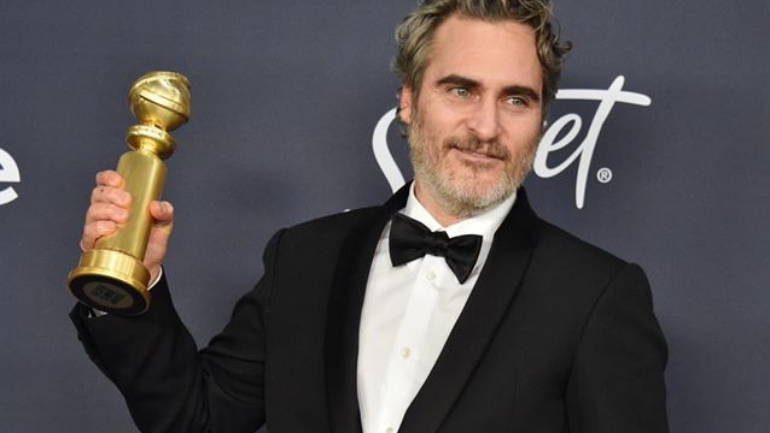 Joaquin Phoenix vai usar o mesmo smoking em todas as premiações deste ano