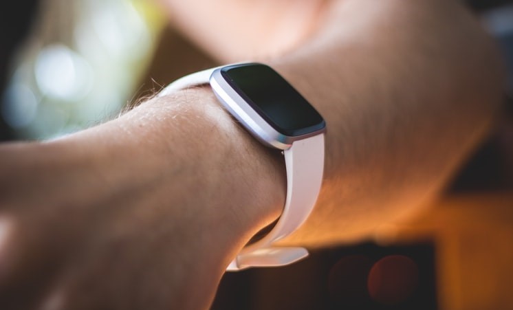 Smartwatches aceleram crescimento dos wearables com Xiaomi e Apple na disputa pela liderança 
