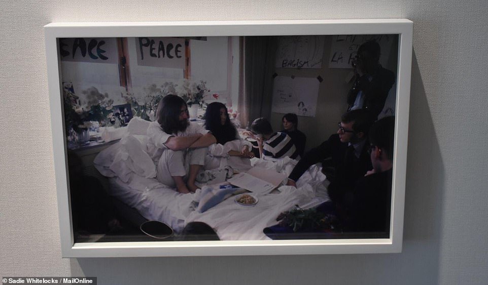 A suite-museu com as histórias do bed-in que John Lennon e Yoko Ono fizeram em Toronto