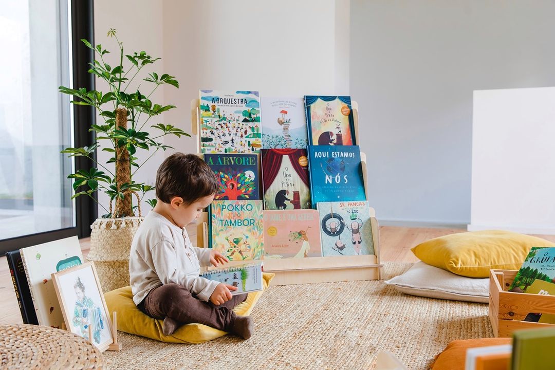 Alata. As estantes que vieram para “simplificar e dar mais autonomia à criança”