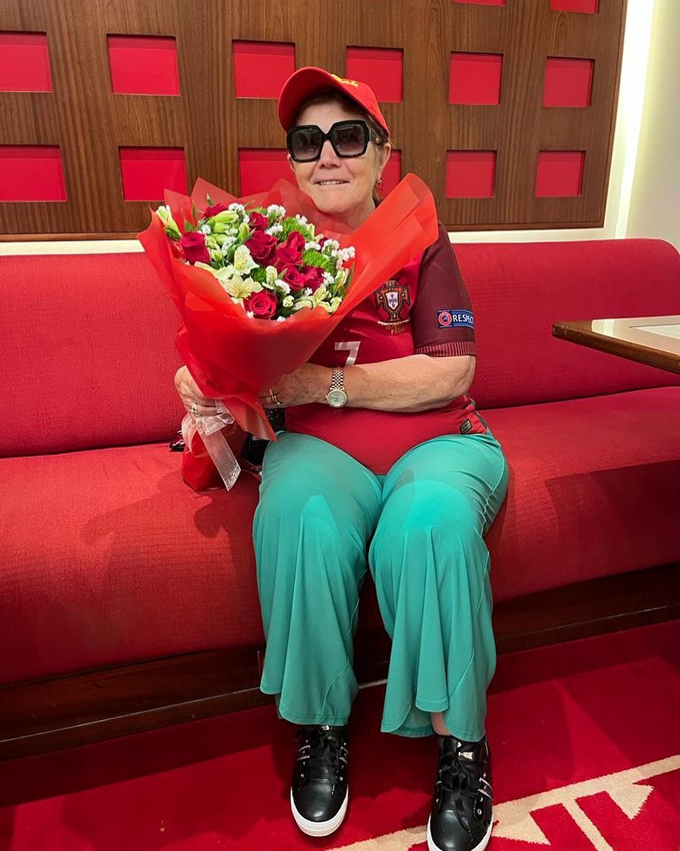 Somos todos Dolores. Mãe de Cristiano Ronaldo numa pilha de nervos antes do jogo contra a Suíça. Veja o vídeo