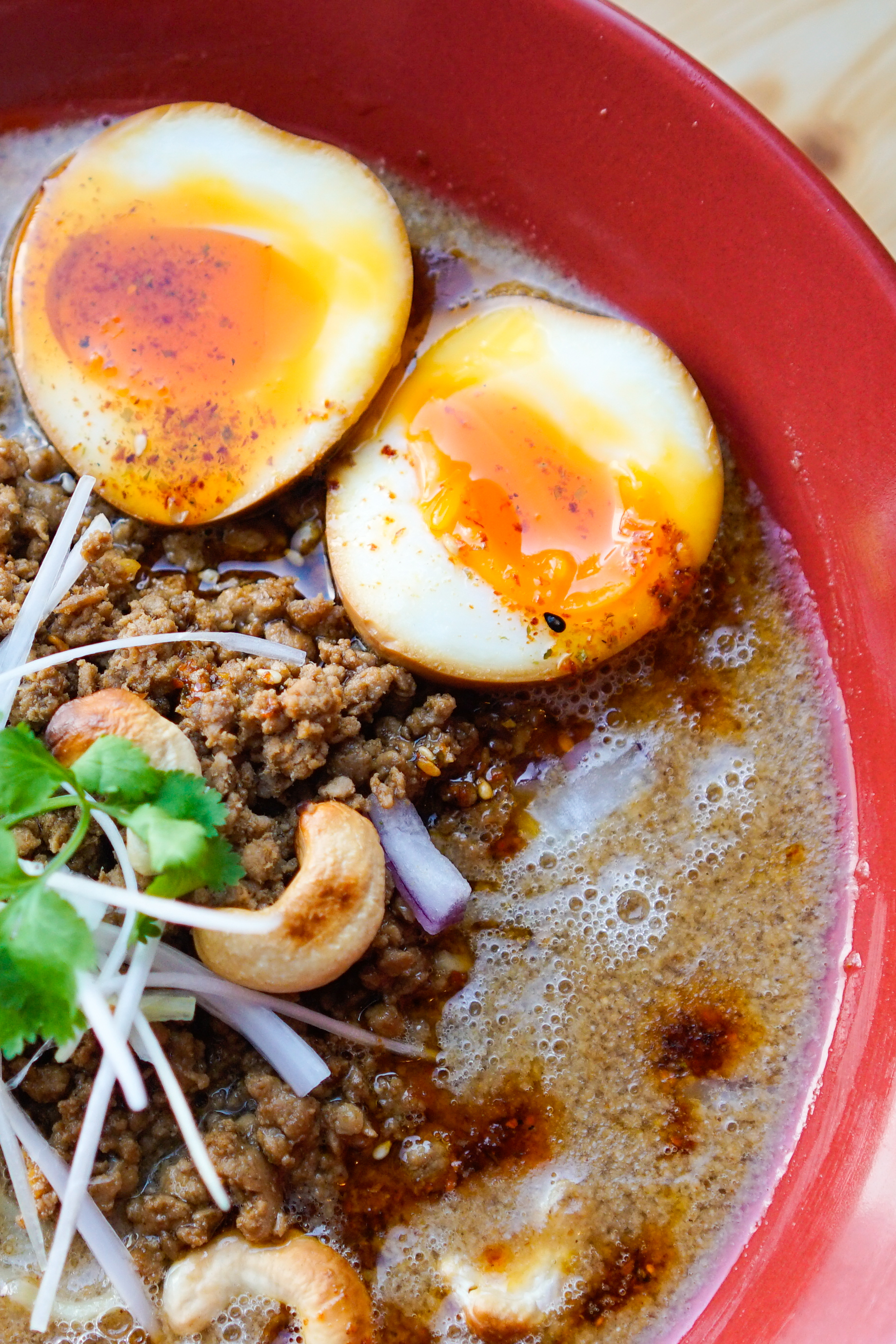 Ajitama abre novo restaurante em Lisboa. Há novidades (bem) picantes e um ramen 100% vegan