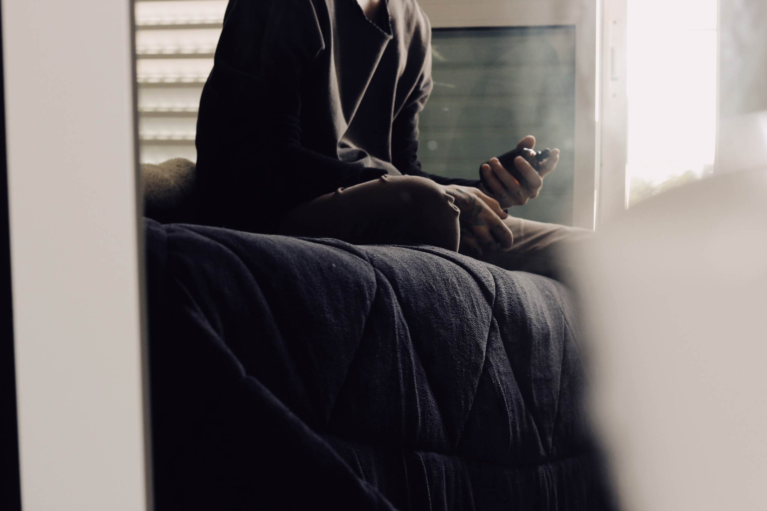 Usa o modo noite do telemóvel na hora de ir dormir? Saiba que pode não ser assim tão benéfico